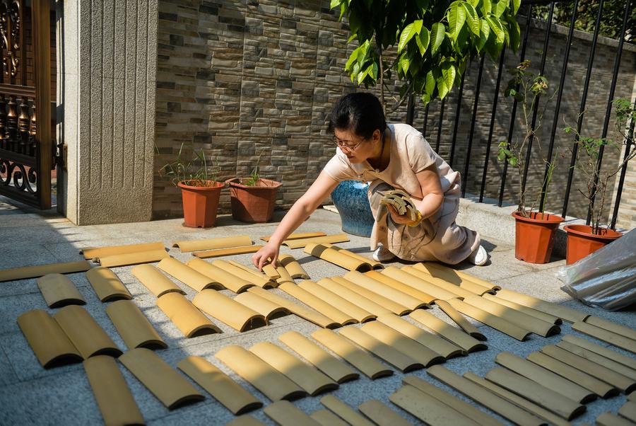 Liuqing Bamboo carving artist
