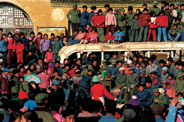 Modern Chinese photographs on display