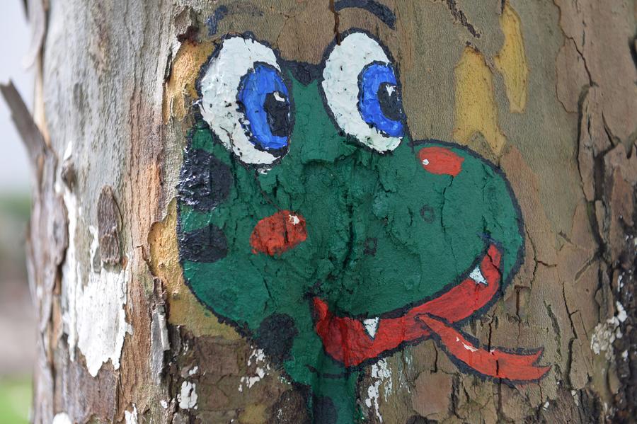 Tree hollow paintings created to greet freshmen
