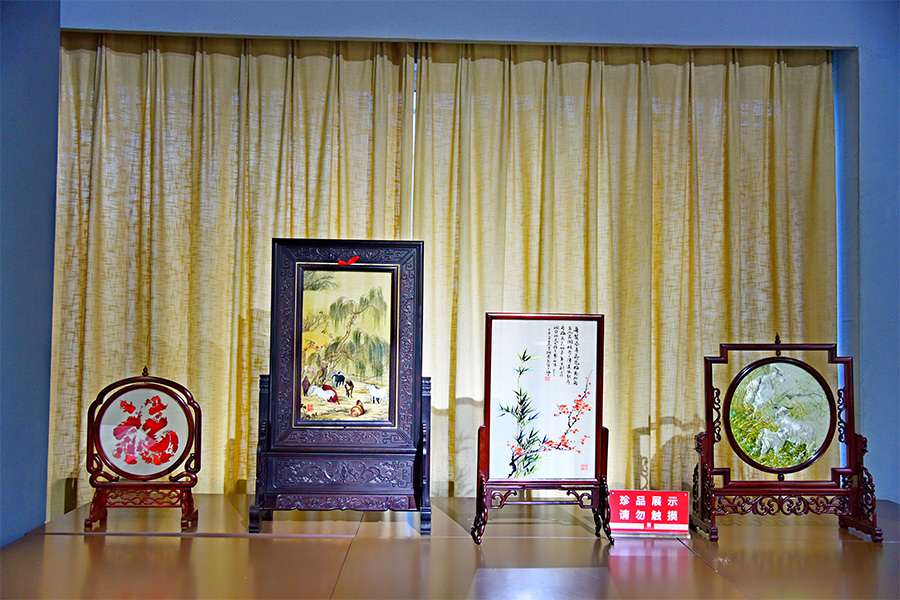 Zhenhu: Home to Su embroidery