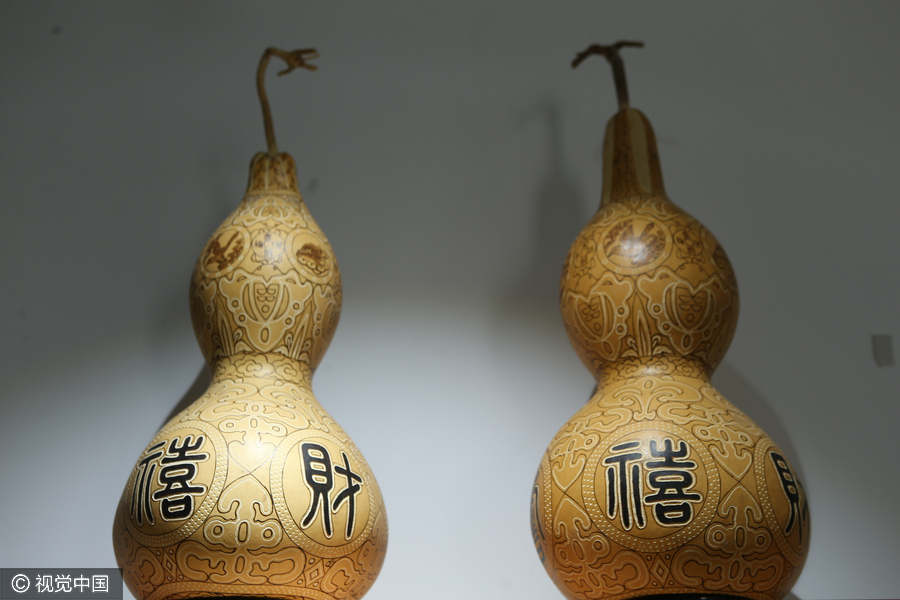 Gourd creative crafts showcased in Shanghai