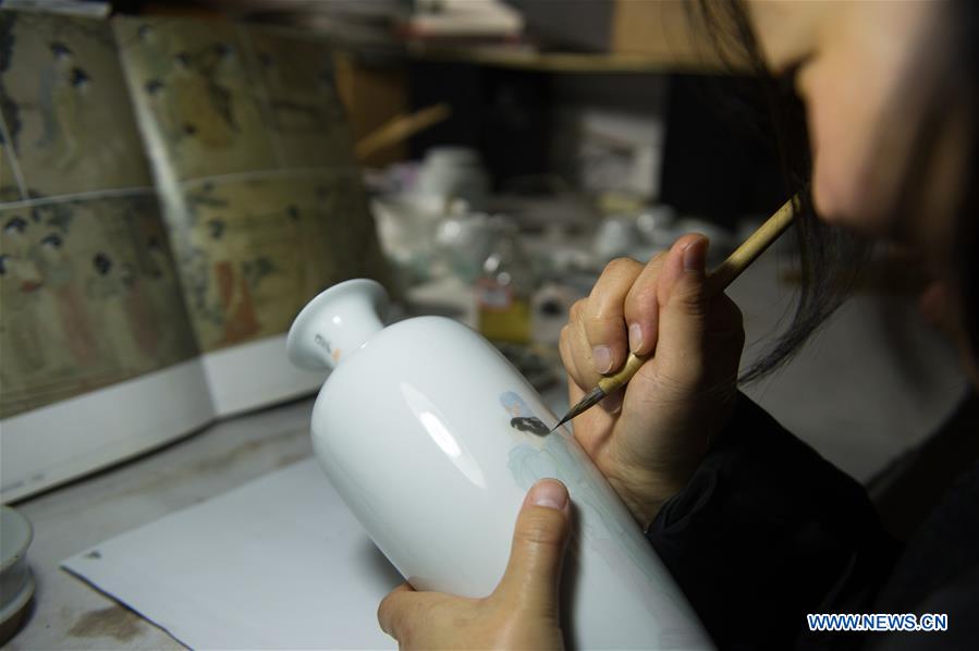 Traditional literati paintings created on porcelains in E China