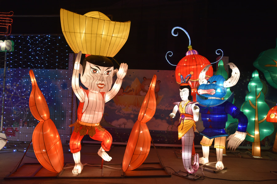 4th Dingsheng Royal Lantern Fair delights Chengde