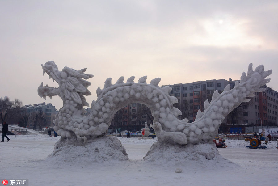 Retiree creates ice sculptures to greet Spring Festival in Jilin