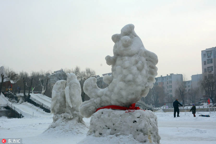 Retiree creates ice sculptures to greet Spring Festival in Jilin