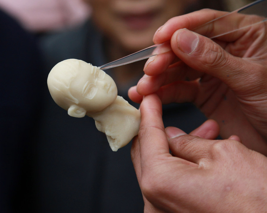 Small clay figures turn heads in Nanjing