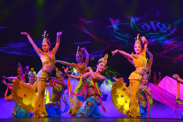 Chinese arts group performs electrifying show in Namibia