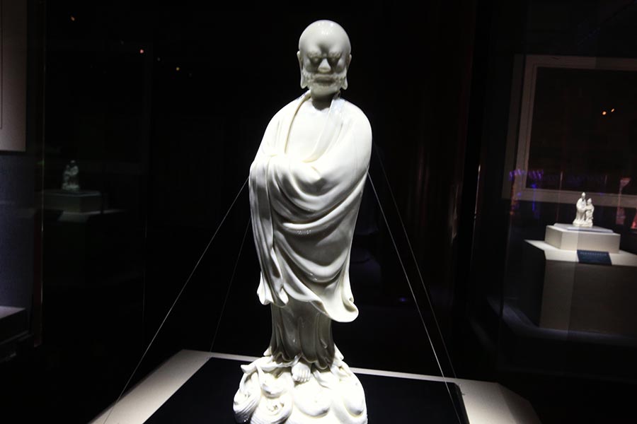 Historic white porcelain on show at Beijing's Summer Palace