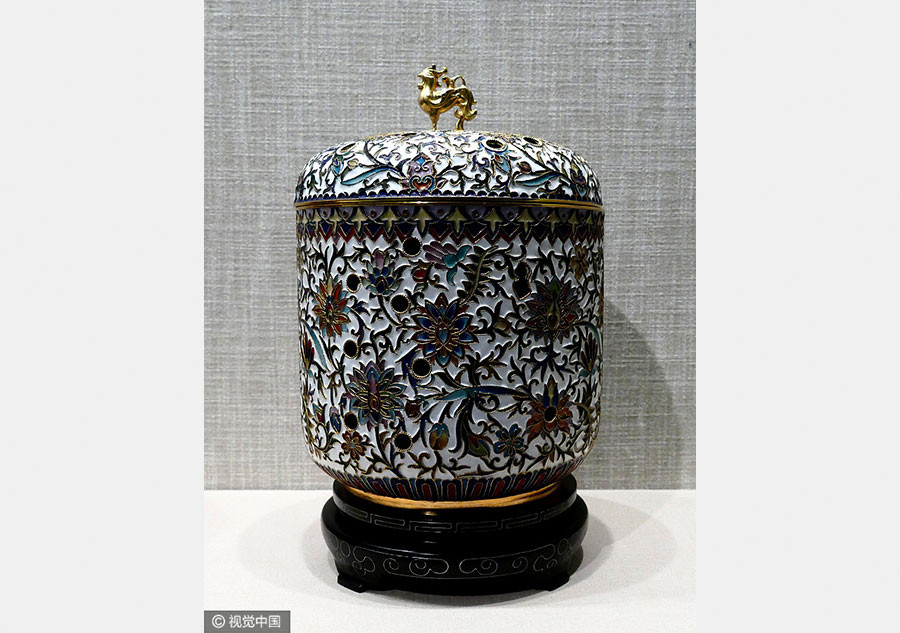 Exhibition of exquisite cloisonne enamel held in Beijing
