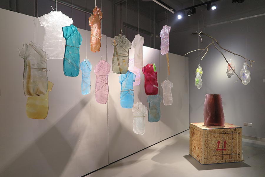 Beijing exhibition reveals the beauty of glass