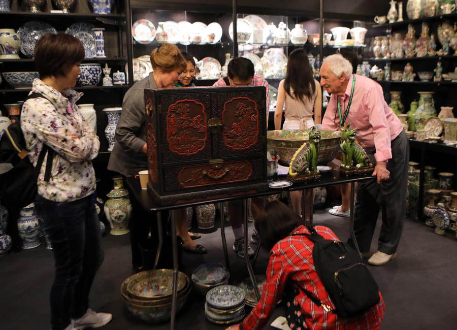 10th Int'l Antiques Fair held in Hong Kong