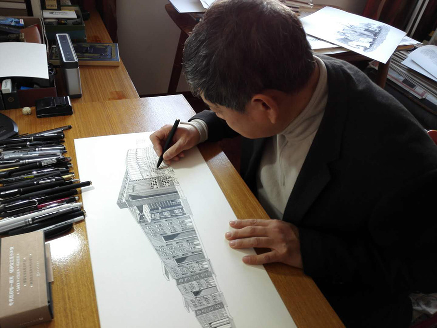 Jilin teacher creates 300 pictures with pen drawing