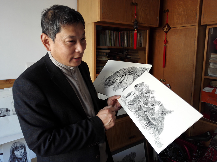 Jilin teacher creates 300 pictures with pen drawing