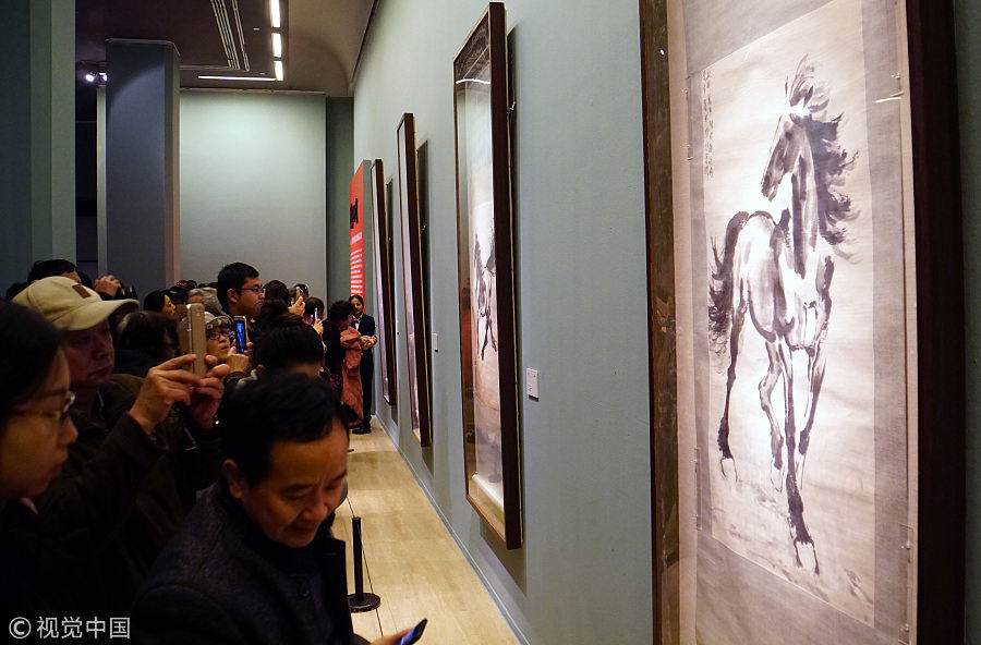 Exhibition of modern art masters draws crowd in Beijing