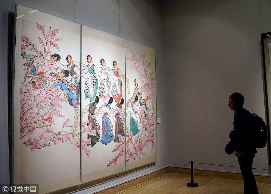 Exhibition of modern art masters draws crowd in Beijing