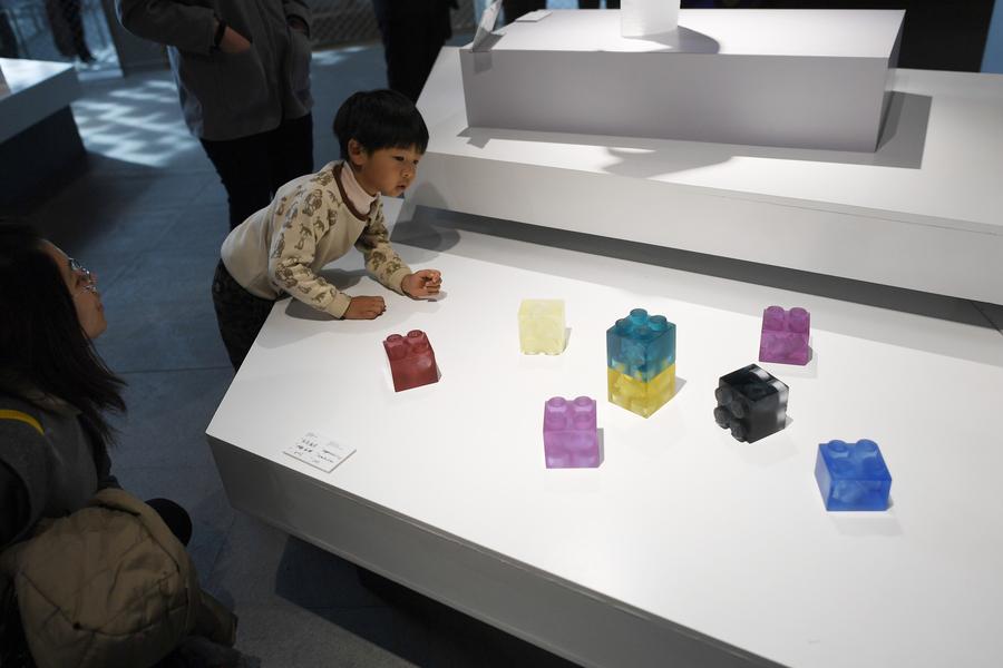 Exhibition of contemporary glass art held in E China's Hangzhou