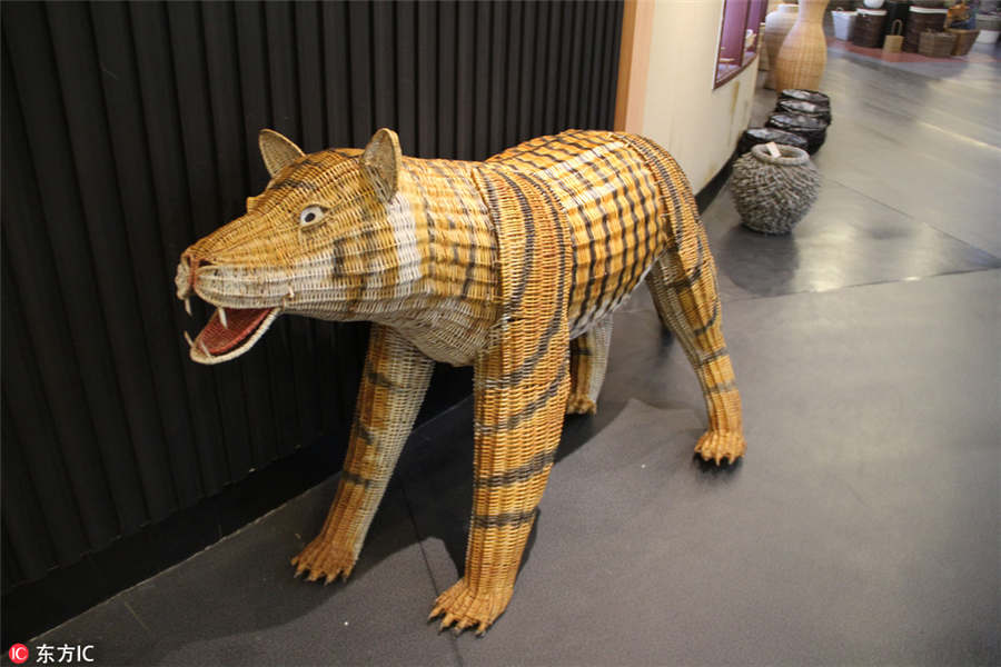 Vivid wicker-made animals on show in Shandong