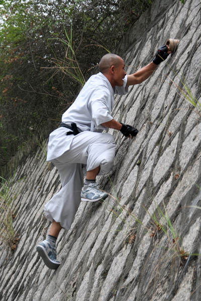 Shaolin monk 'flies' across wall
