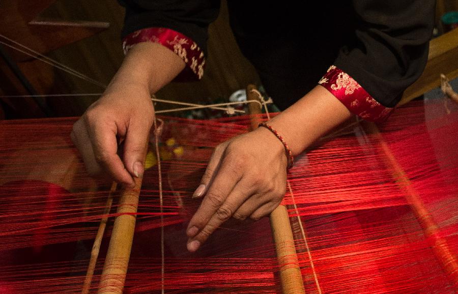 Shu brocade weaved in China's Chengdu
