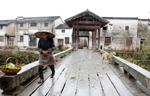 Hunxiu Bridge hit by floods