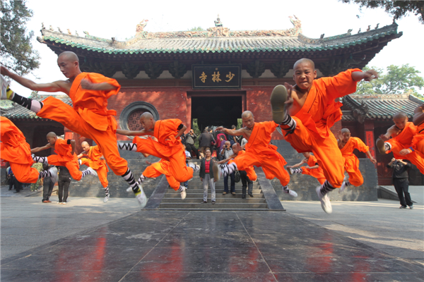 Kung fu dazzles Shaolin Temple