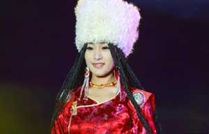 Folk costumes show hosted in Tibet