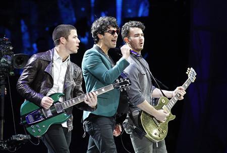 Jonas Brothers pop-rock band splits up