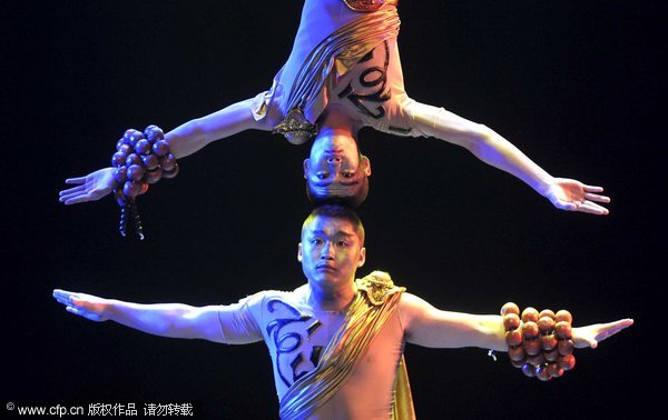 Acrobatics competition stuns Chongqing