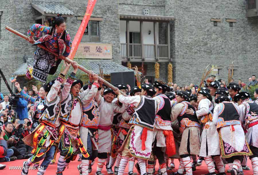Qiang ethnic group celebrates New Year