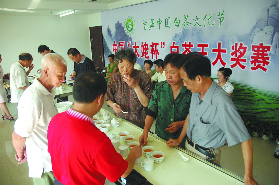 Fuding savors success in white tea