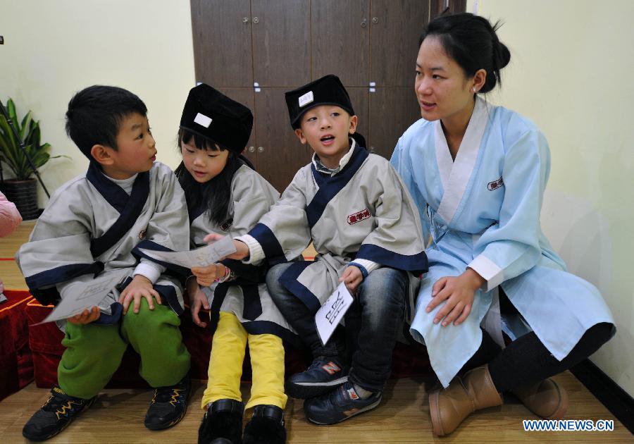 Children learn traditional Chinese culture in Changsha