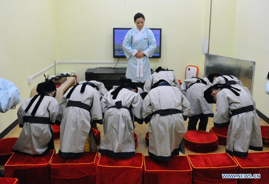 Children learn traditional Chinese culture in Changsha