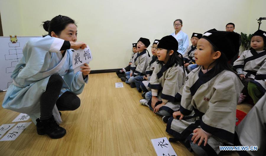 Children learn traditional Chinese culture in Changsha