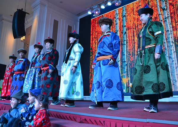 Mongolian ethnic costume show in Hulunbuir