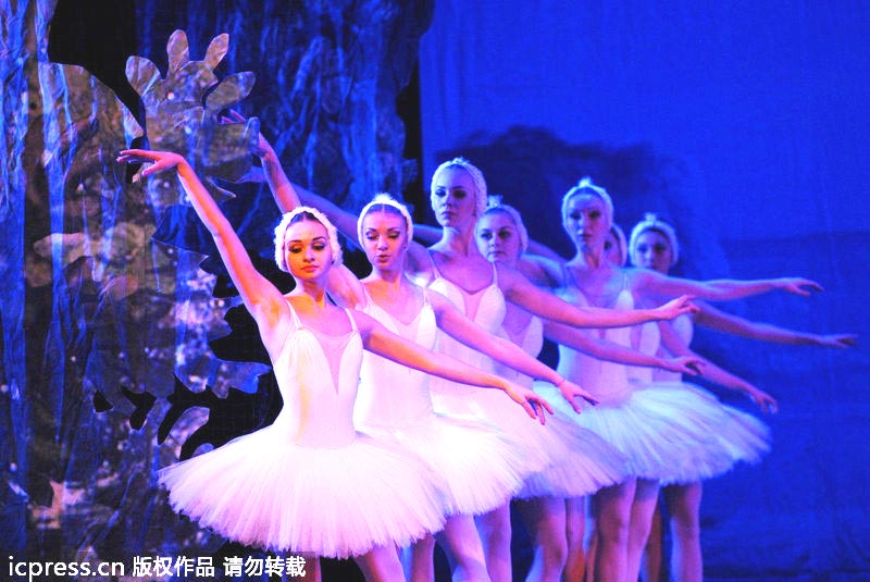 Ukraine ballet troupe brings Swan Lake to Nanning