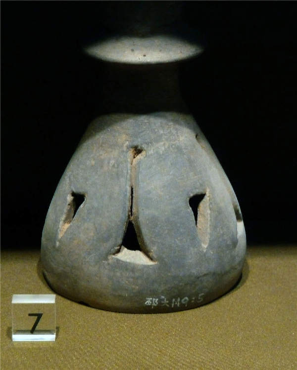 Nanjing museum exhibits odd-shaped relics