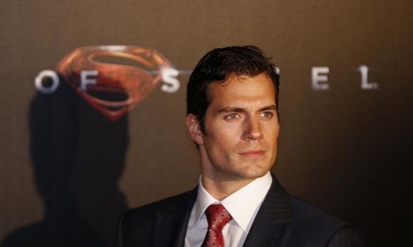 Warner Bros pushes Superman-Batman film back to 2016