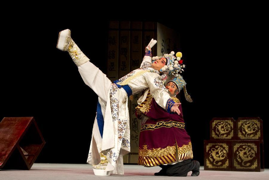 Chinese artists perform Peking Opera in Toronto