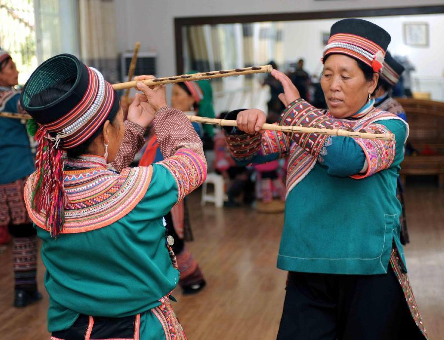 Hani women rehearse for folk dance