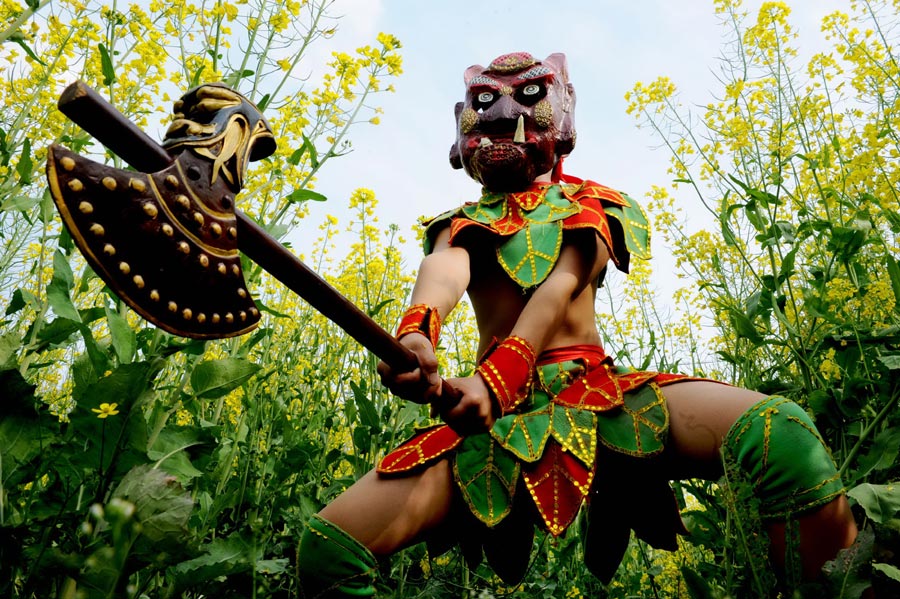 Nuo dance performed in picturesque Wuyuan