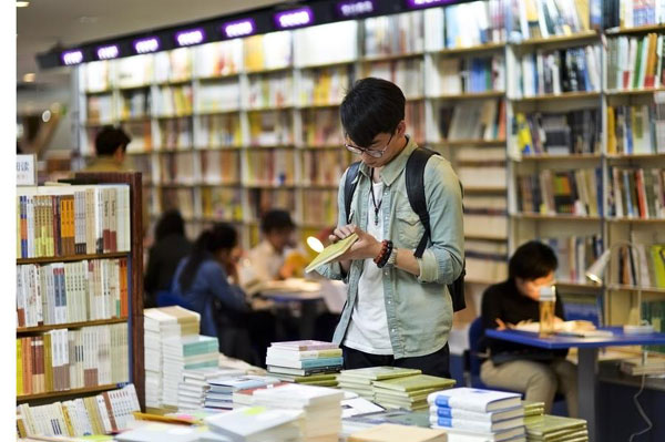 First 24-hr Beijing bookstore opens
