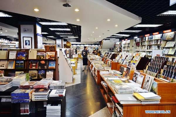 Beijing's first 24-hr bookstore turns first page