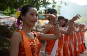 Water-splashing festival marked in Yunnan