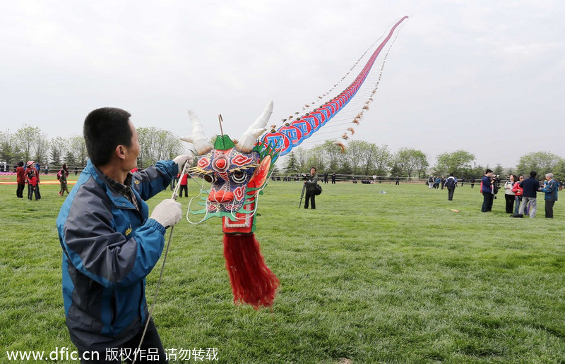 Weifang hosts annual kite festival