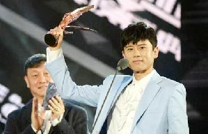 Celebs attend 18th China Music Awards in Macao