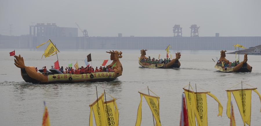 Dragon boat race held in China's Hubei