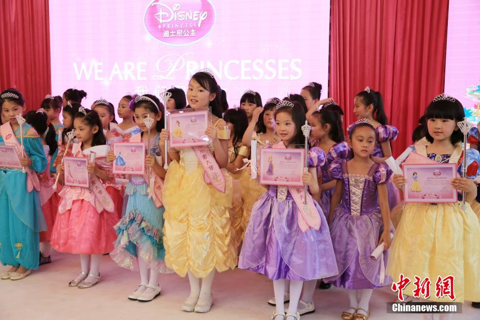Chinese girls crowned the 'Little Disney Princess'