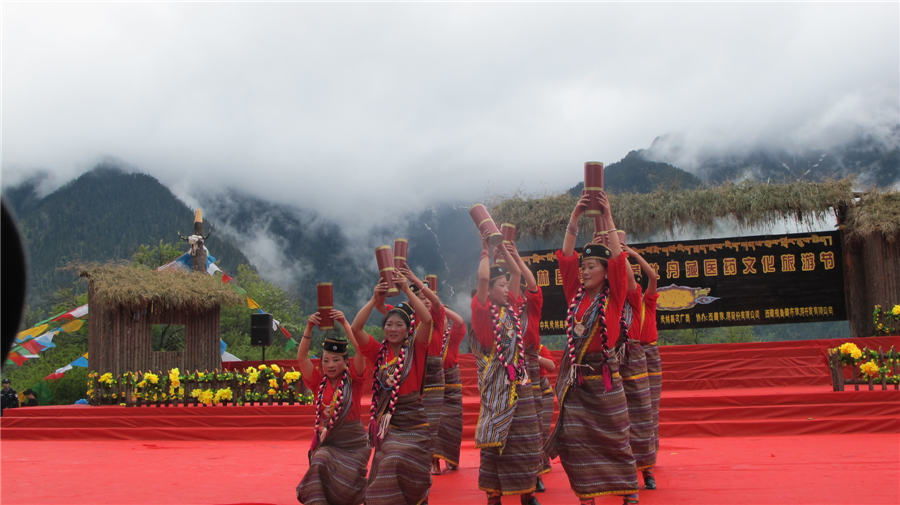 8th Yellow Peony festival held in Tibet