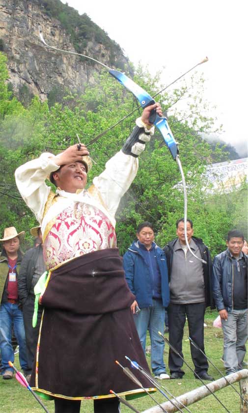 8th Yellow Peony festival held in Tibet