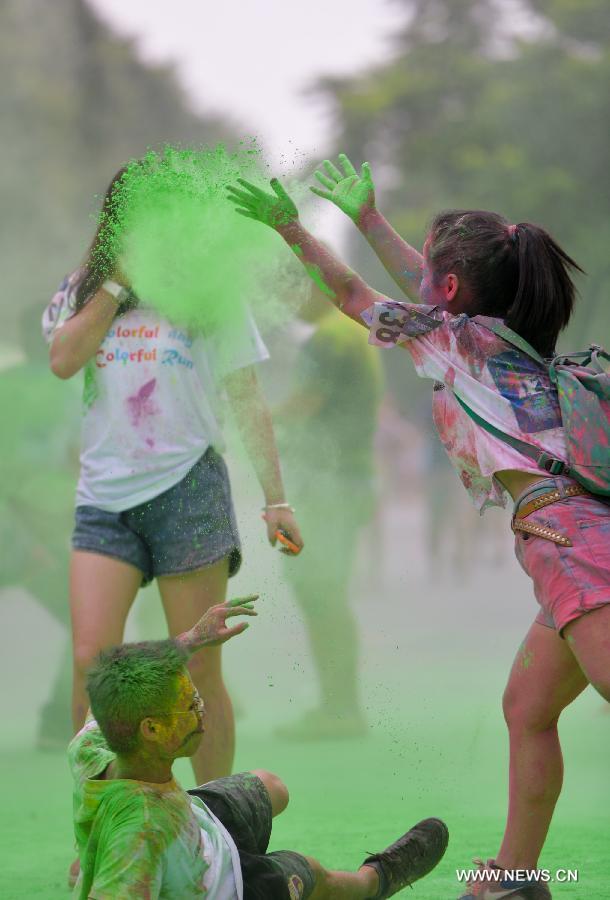 Spotlights of color run in Changsha